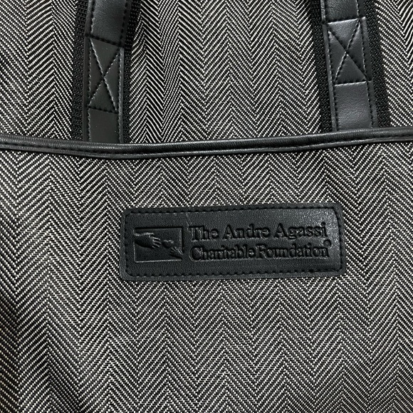 EUC Andre agassi charitable foundation weekender /travel bag by cox - Picture 3 of 15